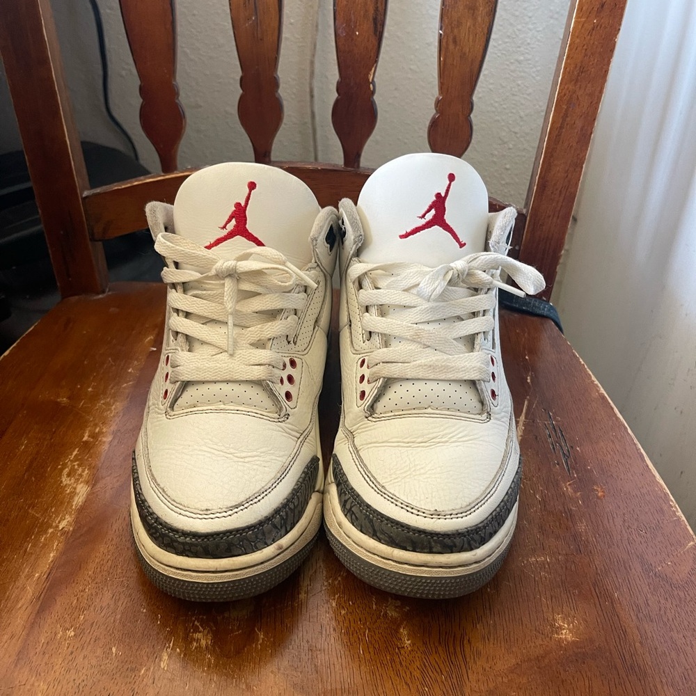 jordan 3 white cement comes with box great condition shoe for a good price 2023